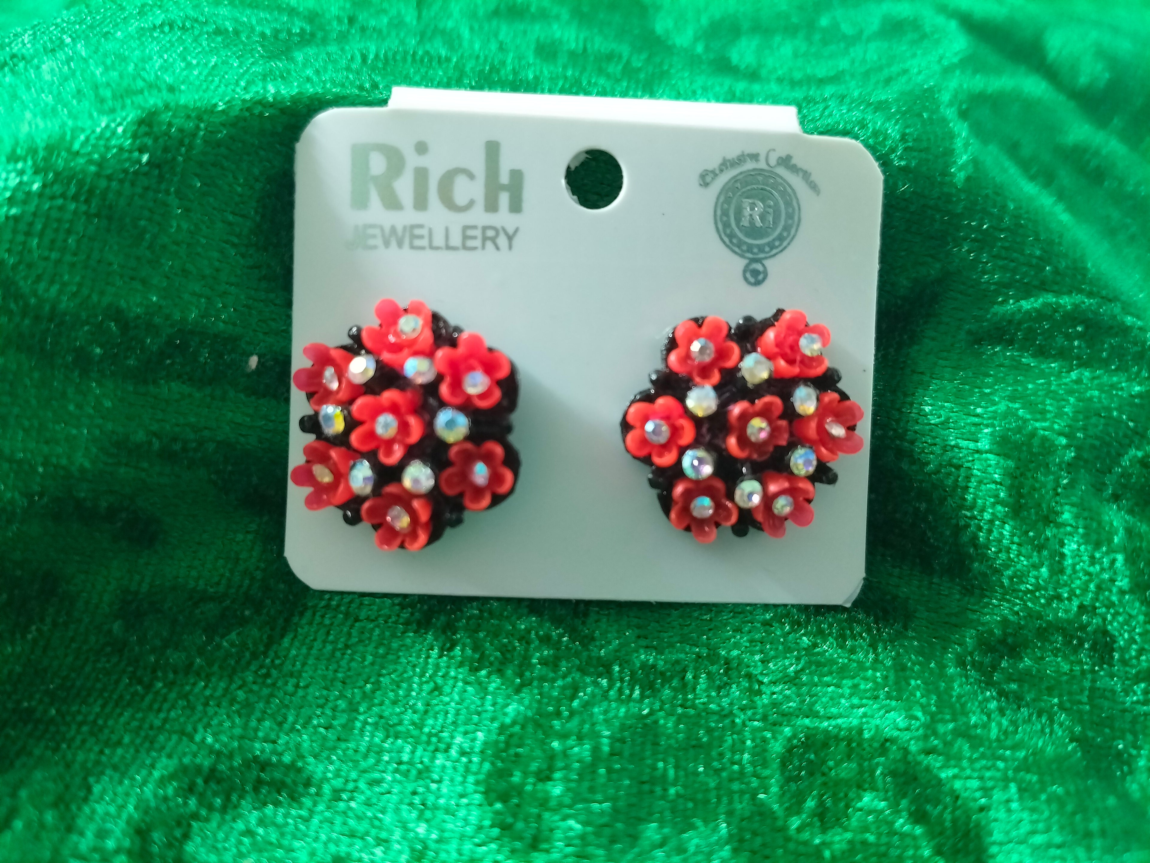 Stunning studs
